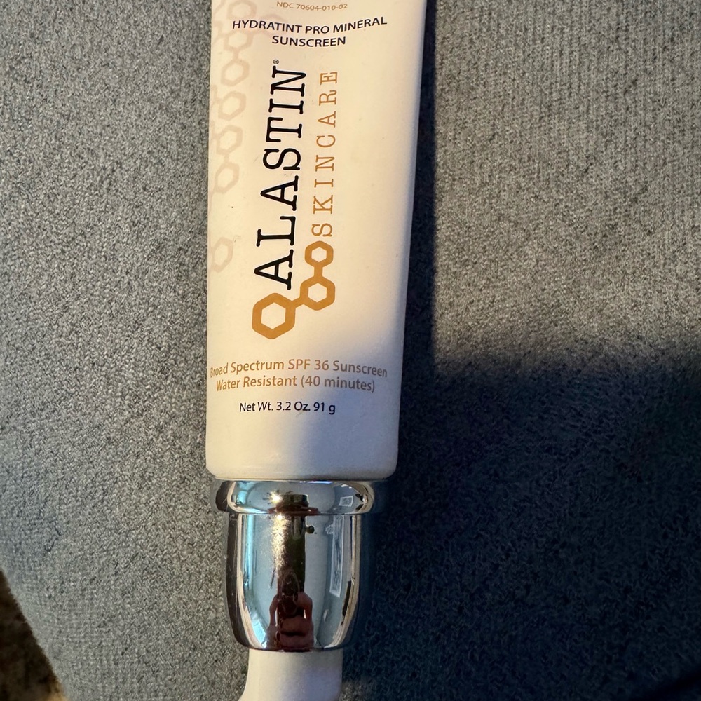 Alastin Skincare Hydratint Pro Mineral Sunscreen